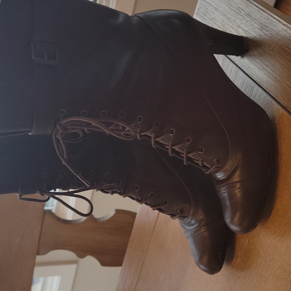 AEROSOLES LEATHER GRANNY LACE UP  BOOTS